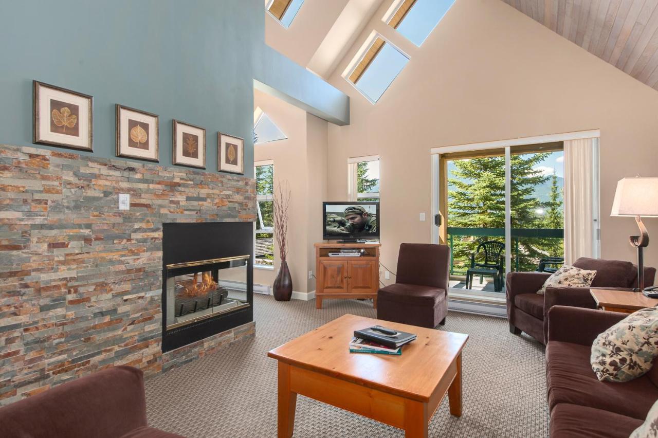 Snowbird Townhouses By Elevate Vacations Whistler Eksteriør bilde