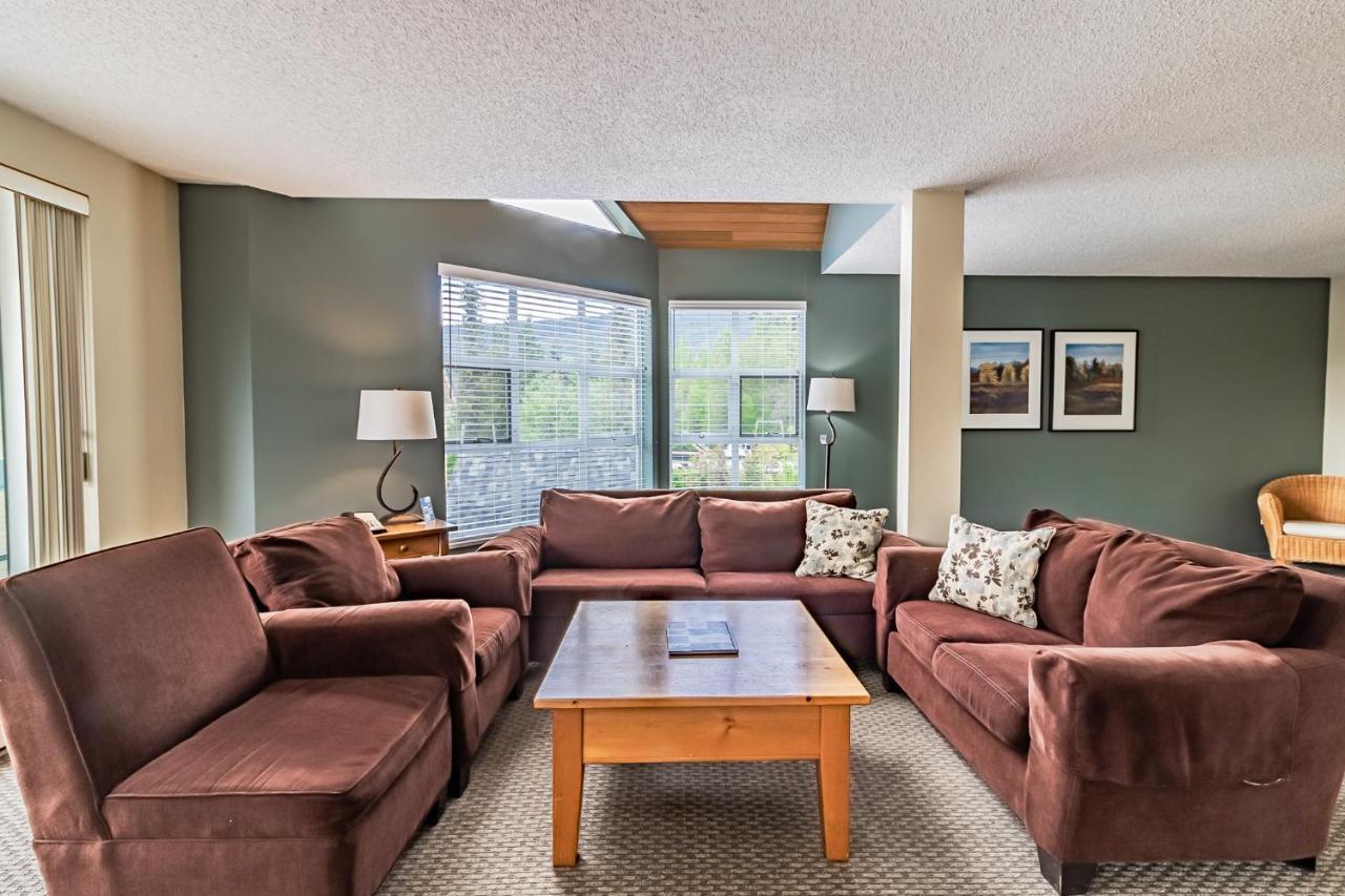 Snowbird Townhouses By Elevate Vacations Whistler Eksteriør bilde