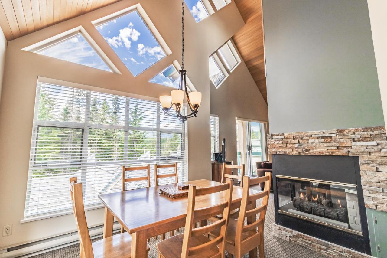 Snowbird Townhouses By Elevate Vacations Whistler Eksteriør bilde
