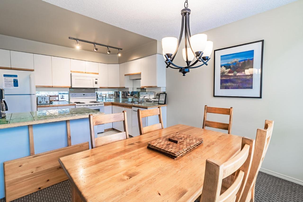 Snowbird Townhouses By Elevate Vacations Whistler Eksteriør bilde