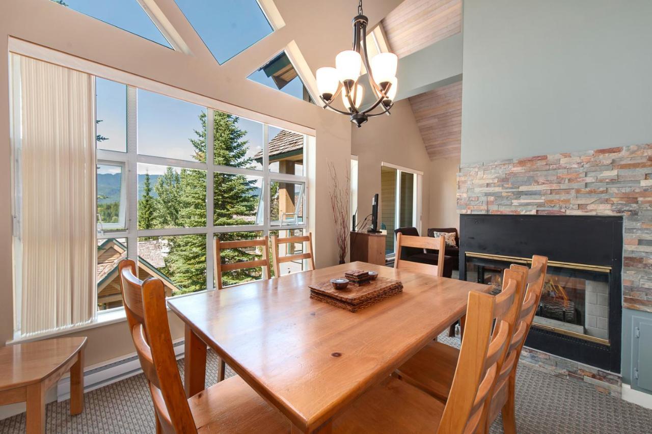 Snowbird Townhouses By Elevate Vacations Whistler Eksteriør bilde
