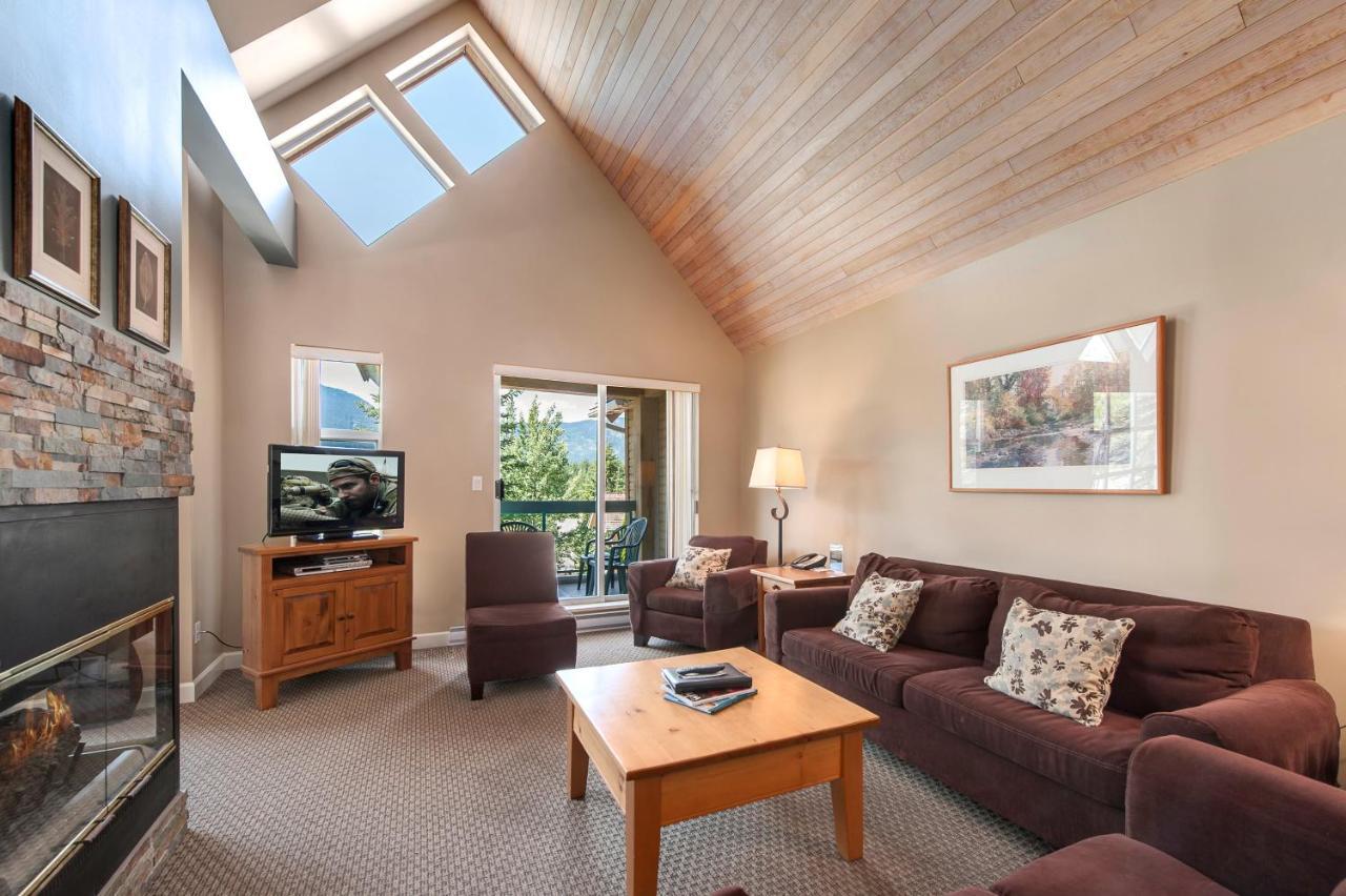 Snowbird Townhouses By Elevate Vacations Whistler Eksteriør bilde