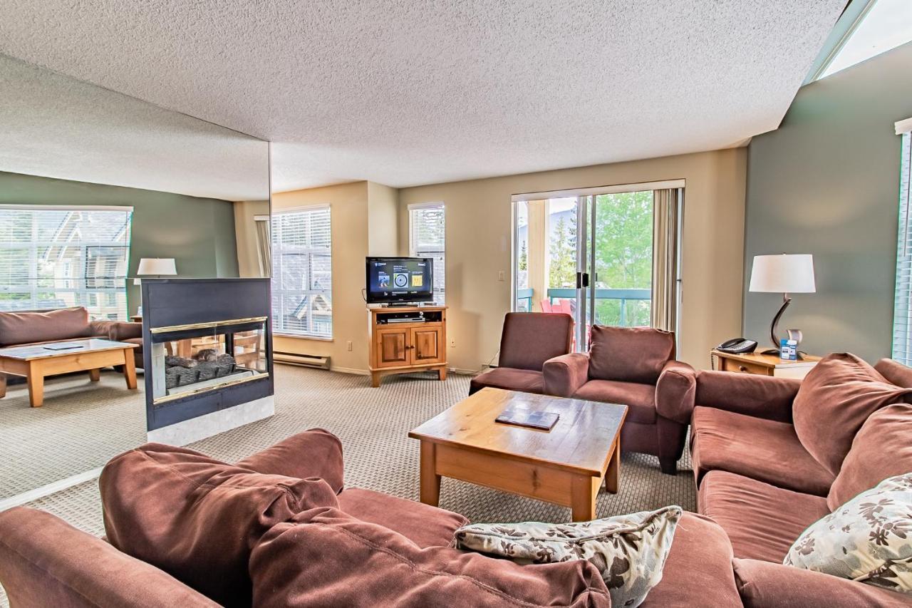 Snowbird Townhouses By Elevate Vacations Whistler Eksteriør bilde