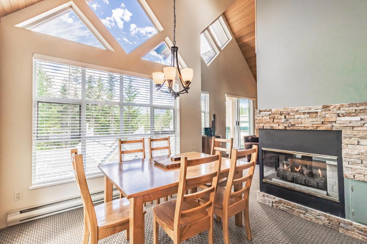 Snowbird Townhouses By Elevate Vacations Whistler Eksteriør bilde