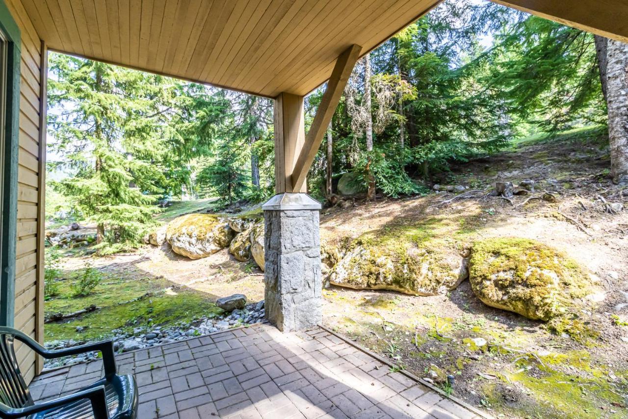 Snowbird Townhouses By Elevate Vacations Whistler Eksteriør bilde