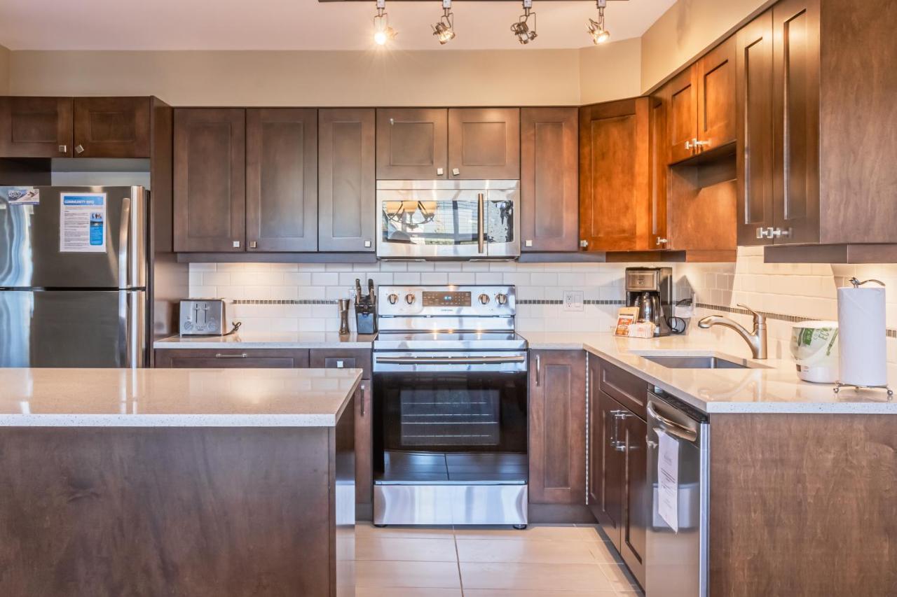 Snowbird Townhouses By Elevate Vacations Whistler Eksteriør bilde