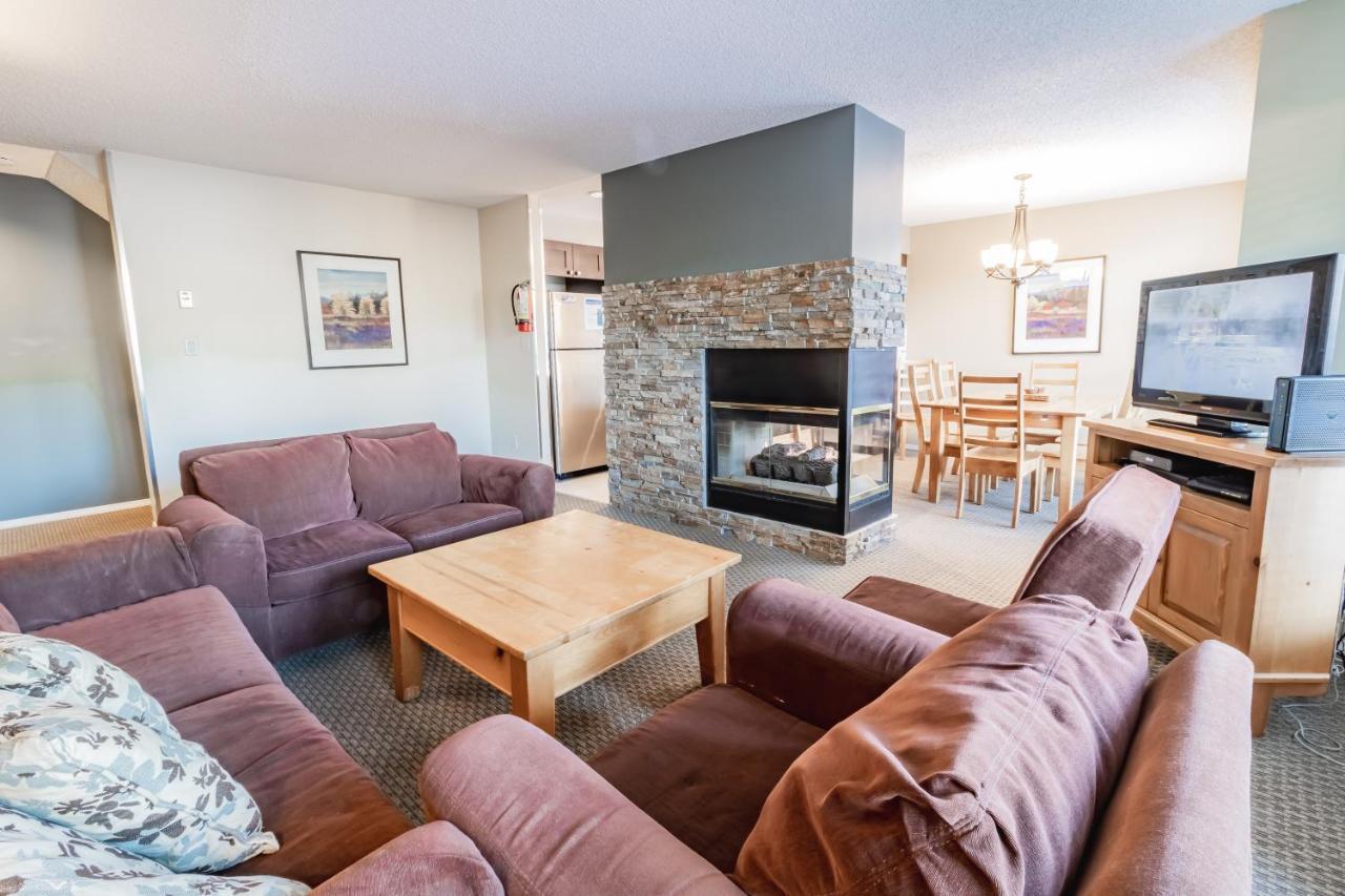 Snowbird Townhouses By Elevate Vacations Whistler Eksteriør bilde